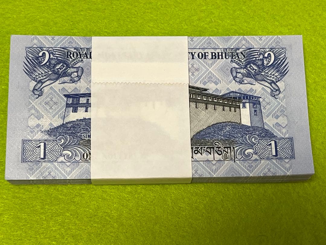外国旧紙幣　ブータン紙幣　龍　1束　100枚連番　未使用　商品説明必読