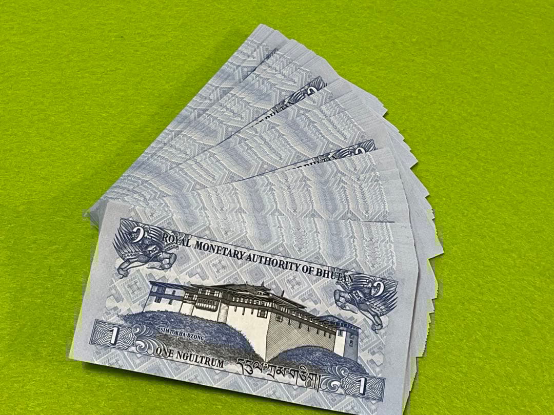 外国旧紙幣　ブータン紙幣　龍　1束　100枚連番　未使用　商品説明必読