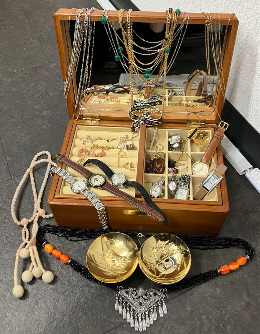 遺品整理 指輪 ネックレス イヤリング 腕時計　タイピン　金盃