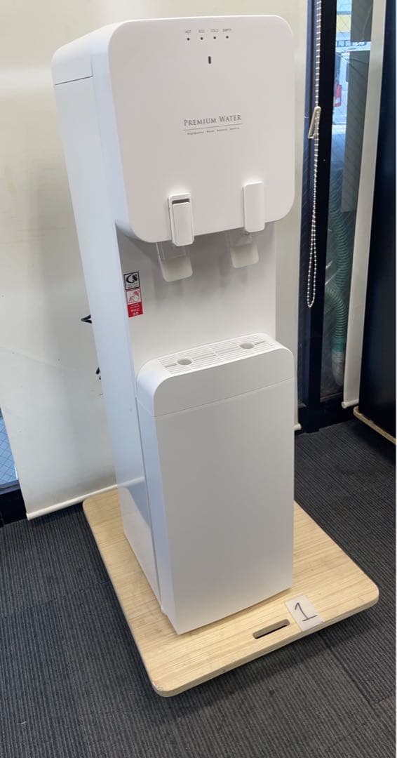 ★中古格安！プレミアムウォーターサーバー HC22D1L-PW-WB ホワイト
