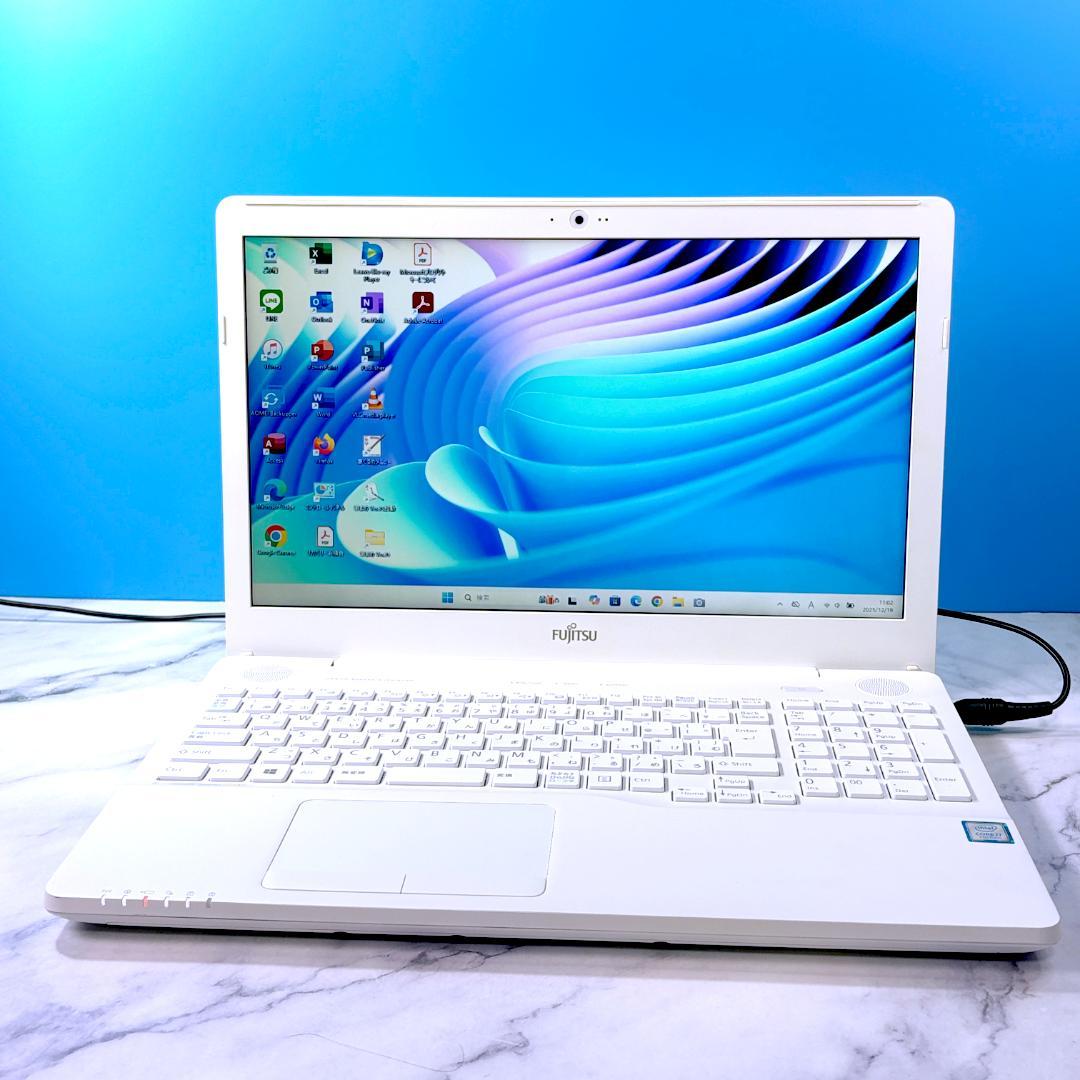 美品Corei7・16GB・SSD・Windows11・ホワイト ノートパソコン