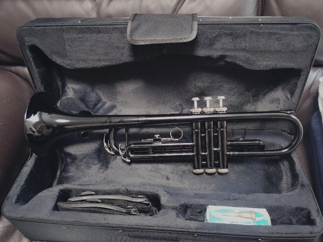 黒色（ブラック） B♭トランペット 本体　未使用品