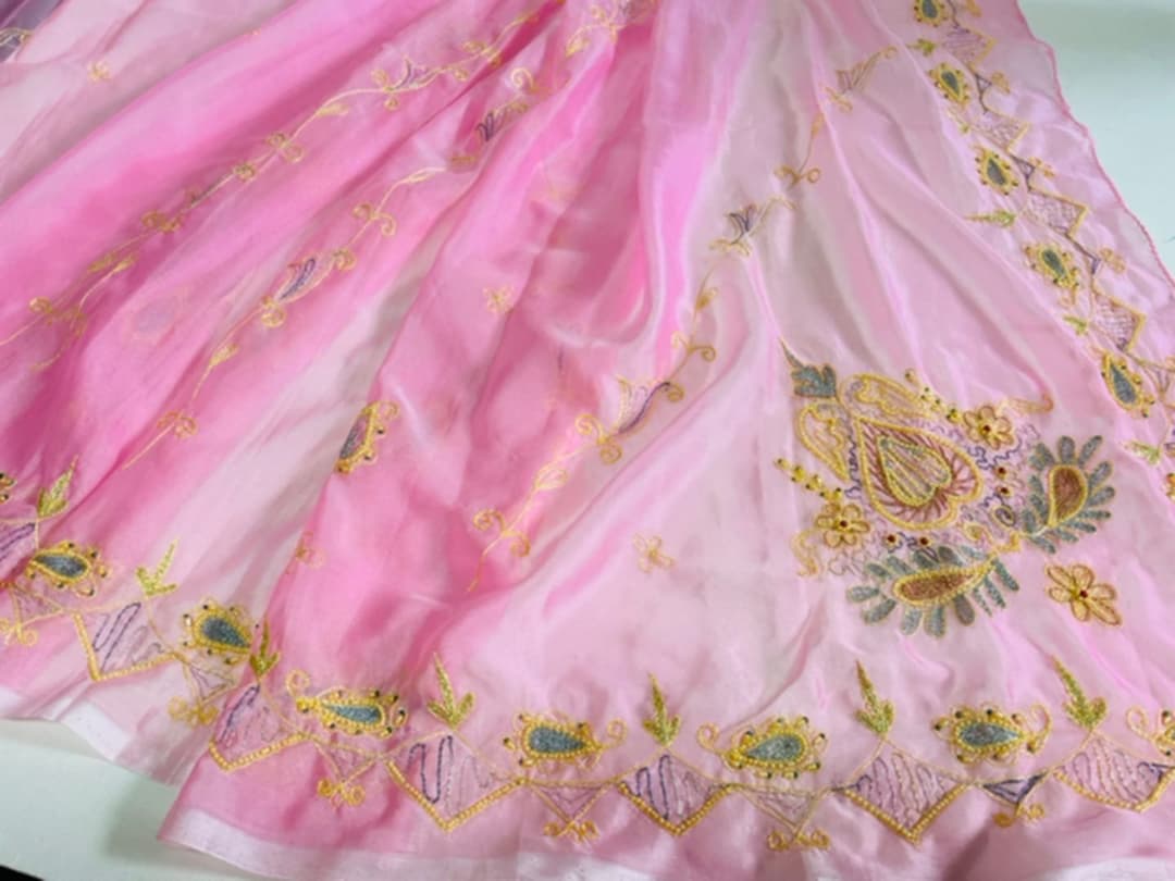 インド　サリー　豪華な刺繍　ピンク　シフォン　民族衣装