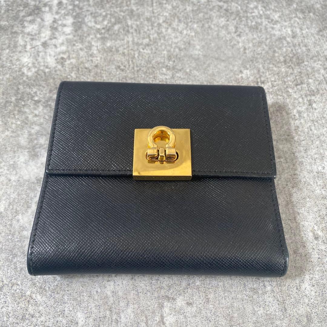 美品　フェラガモ　折り財布　ガンチーニ　サフィアーノレザー　ブラック　黒