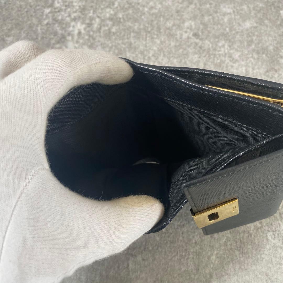 美品　フェラガモ　折り財布　ガンチーニ　サフィアーノレザー　ブラック　黒