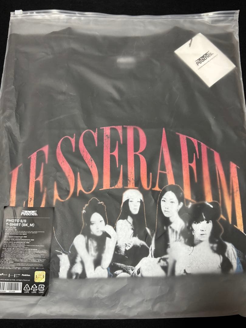 Lesserafim × Peaches Tシャツ Mサイズ(新品未開封)