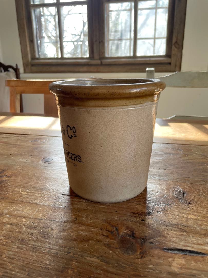 レア　かわいいロゴ　バターポット