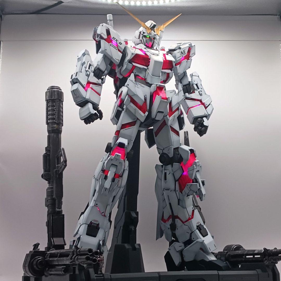 PG パーフェクトグレード ユニコーンガンダム　塗装完成品　LED内蔵