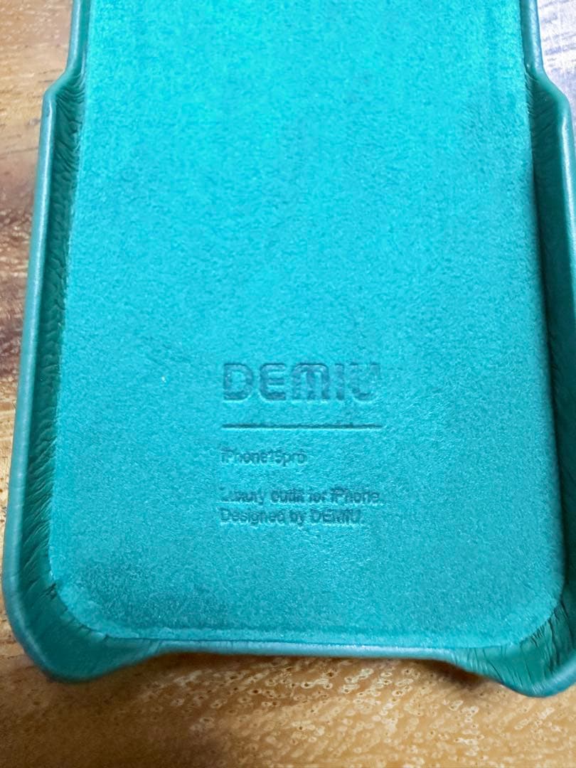 DEMIU デミュウ　箱入りiPhone 15pro グリーン