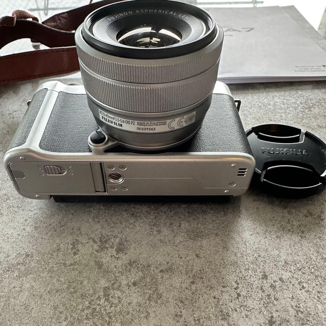 富士フイルム ミラーレス一眼レフ カメラ X-A7 レンズキット シルバー