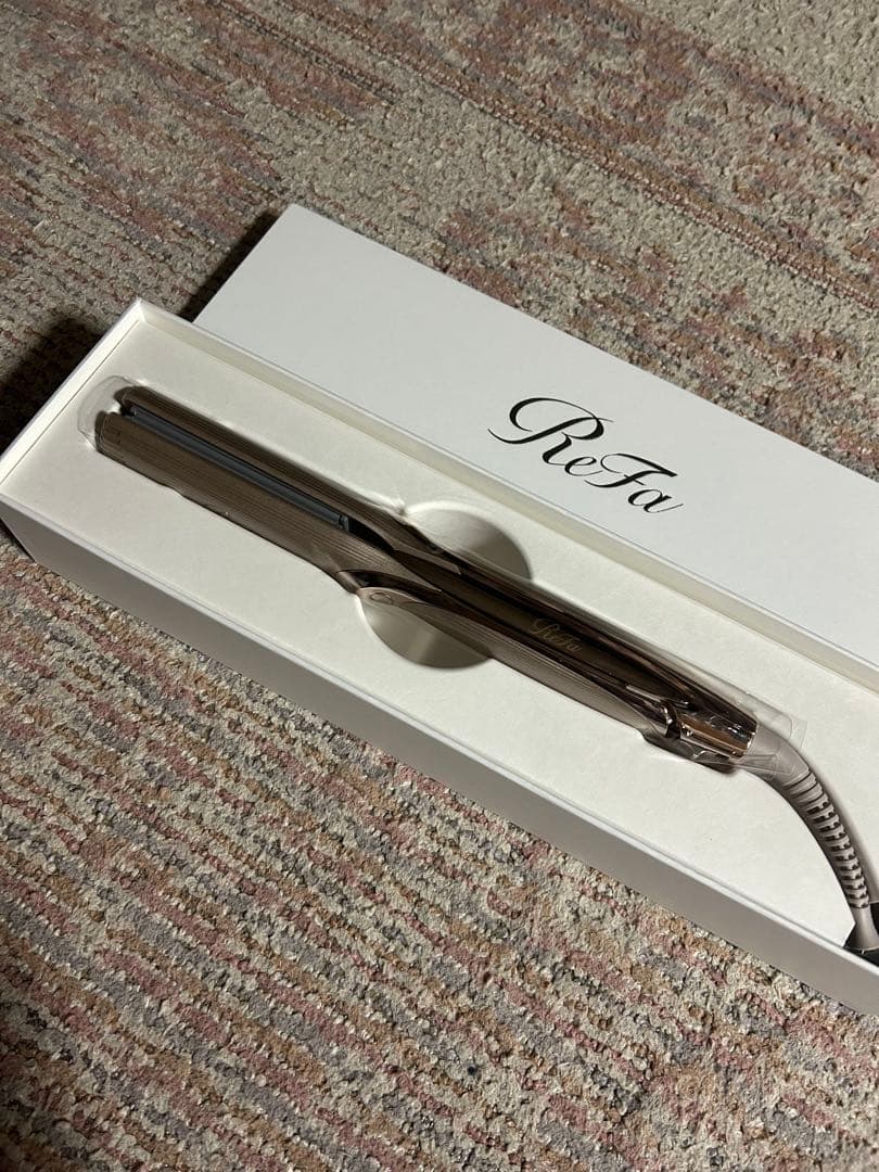 リファ ストレートアイロン プロプラス　2025年発売 シャンパングレージュ