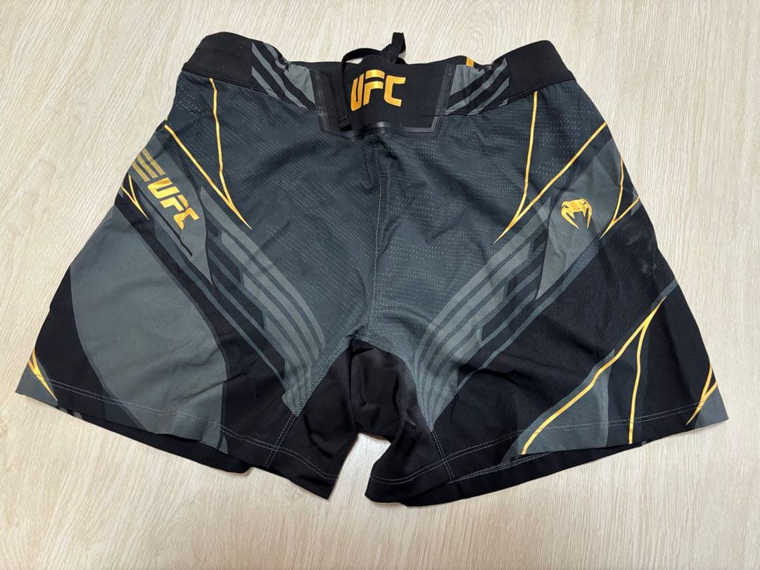UFC VENUM本格的なファイトナイトメンズショート-ショートフィット