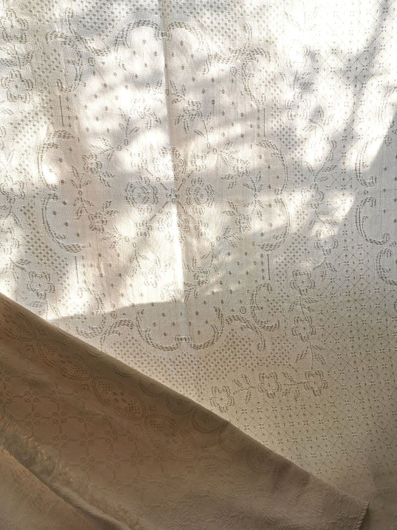 ヴィンテージ南仏 ピケドプロヴァンス メダイヨン＆花籠 交差フリンジ付スプレッド