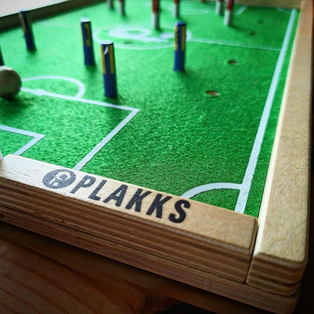PLAKKS(プラックス)、欧州サッカーテーブルゲーム、木製、スペイン発
