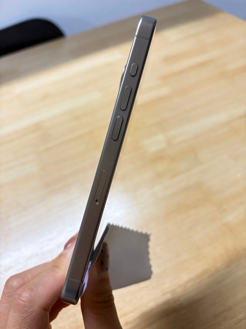 iPhone15pro 256gb ナチュラルチタニウム　おまけ付