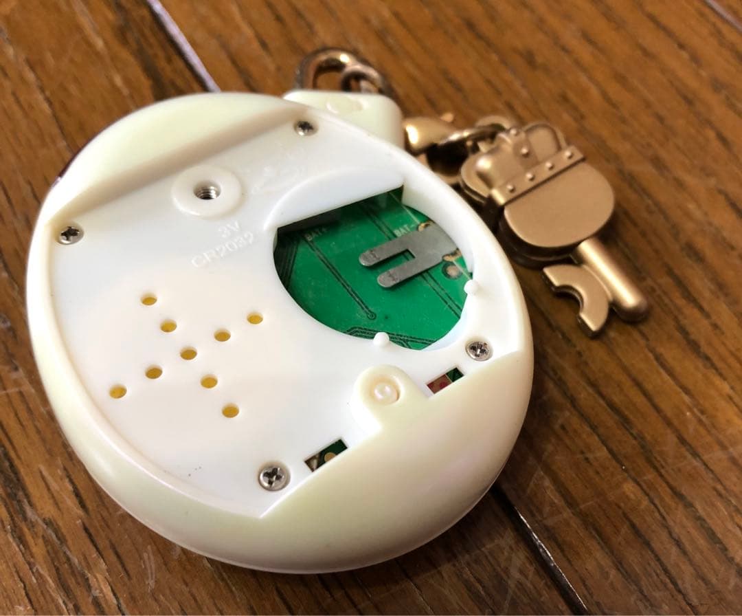 ジャンク品　夢のロイヤルふぁみりー たまごっちプラス ロイヤルローズ