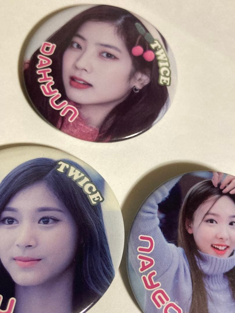 TWICE 缶バッチ　キーホルダー　韓国購入　ハングル文字表記