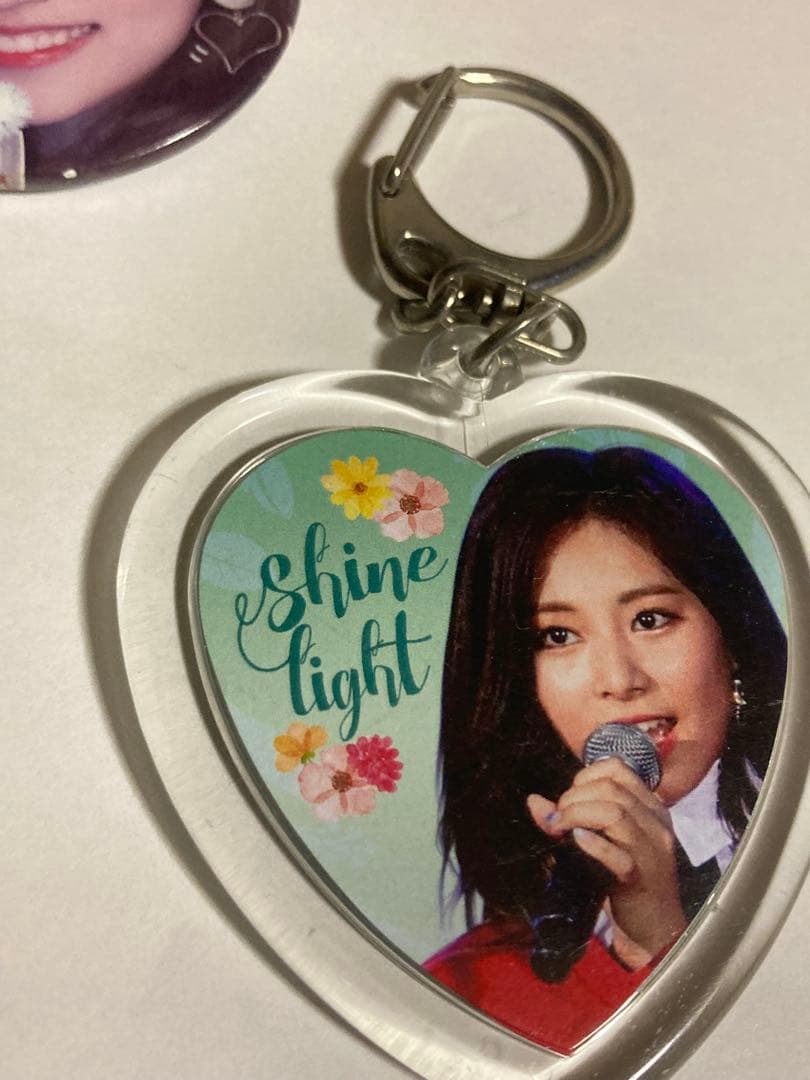 TWICE 缶バッチ　キーホルダー　韓国購入　ハングル文字表記