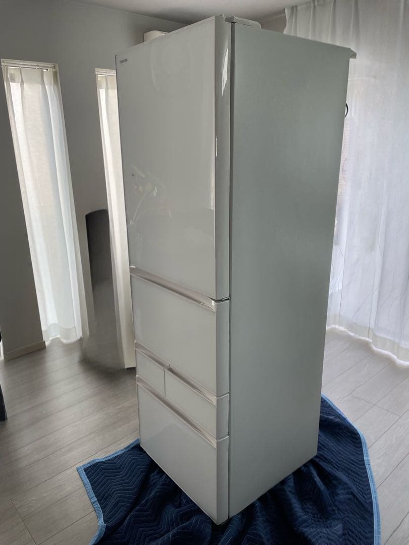 【美品】2022年製ノンフロン冷蔵庫　東芝411L GR-U41GXH (EW)