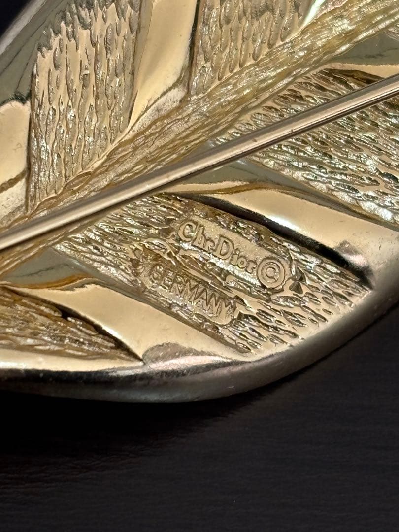 Christian Dior 葉っぱ型ブローチ