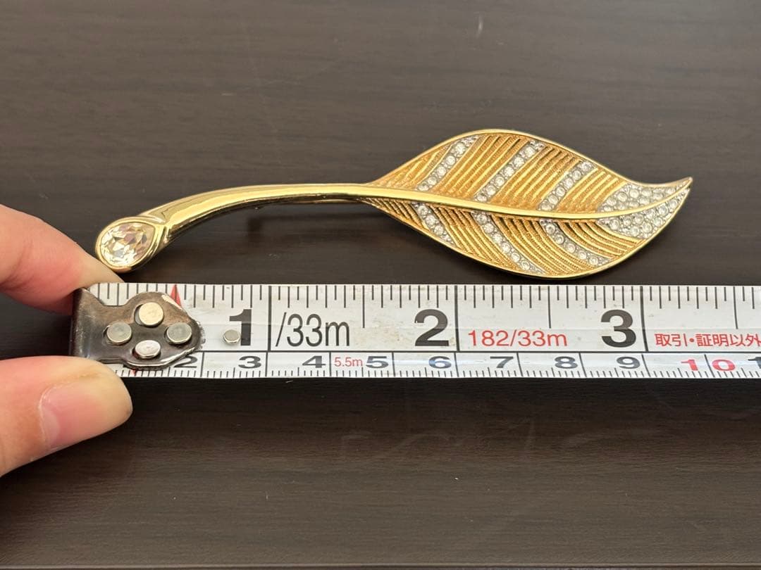 Christian Dior 葉っぱ型ブローチ