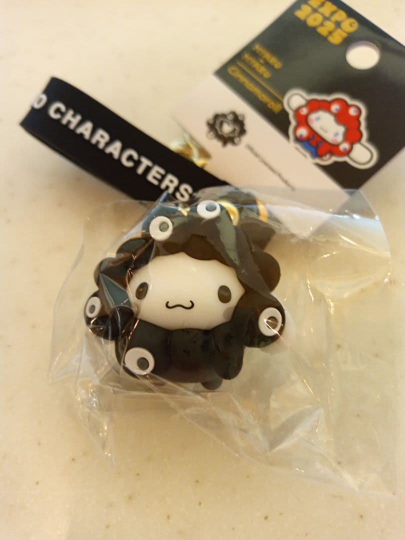 サンリオ黒ミャクミャクなりきり立体キーホルダークロミシナモンロールキティ 3点
