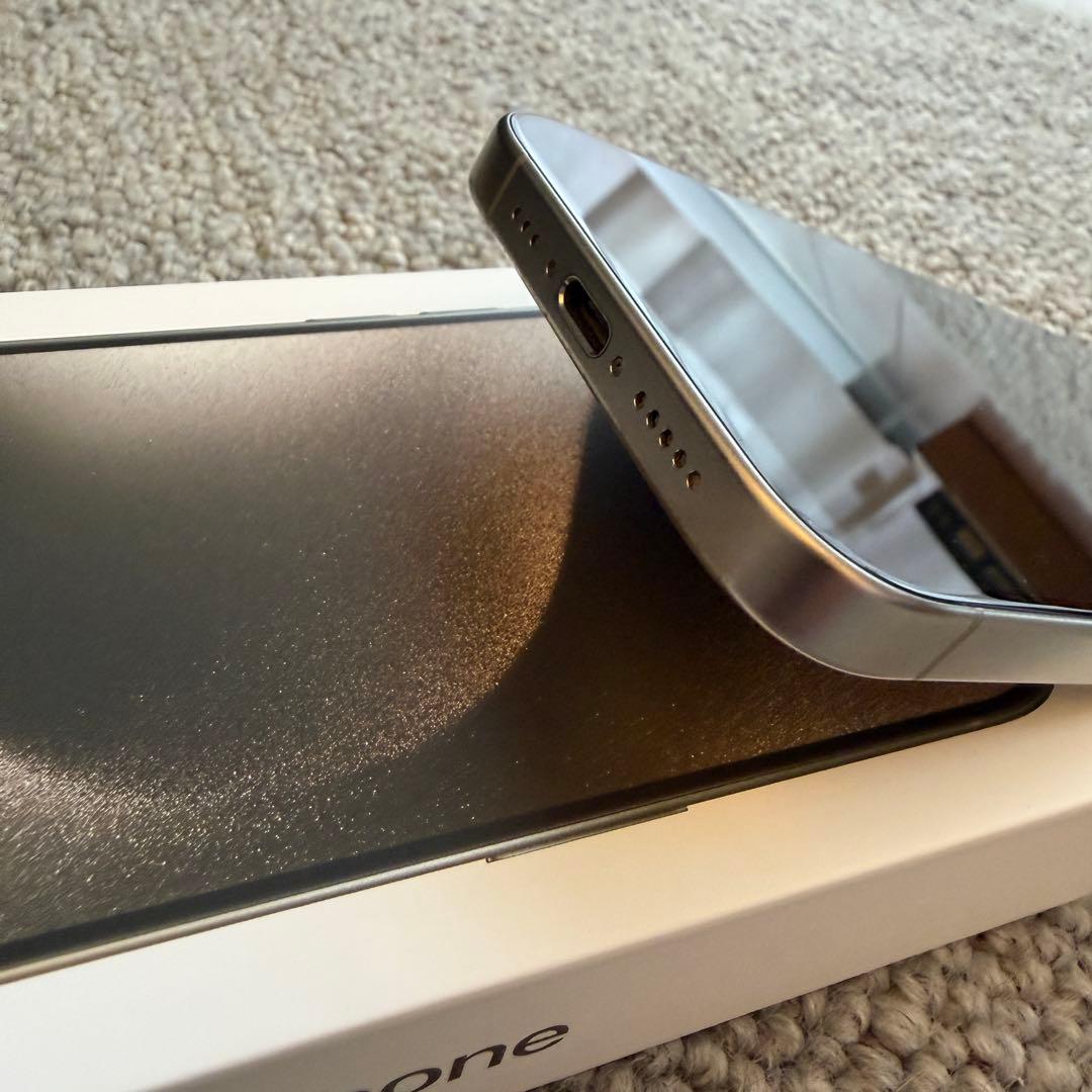 美品 iPhone15 pro 512GB チタニウム SIMフリー