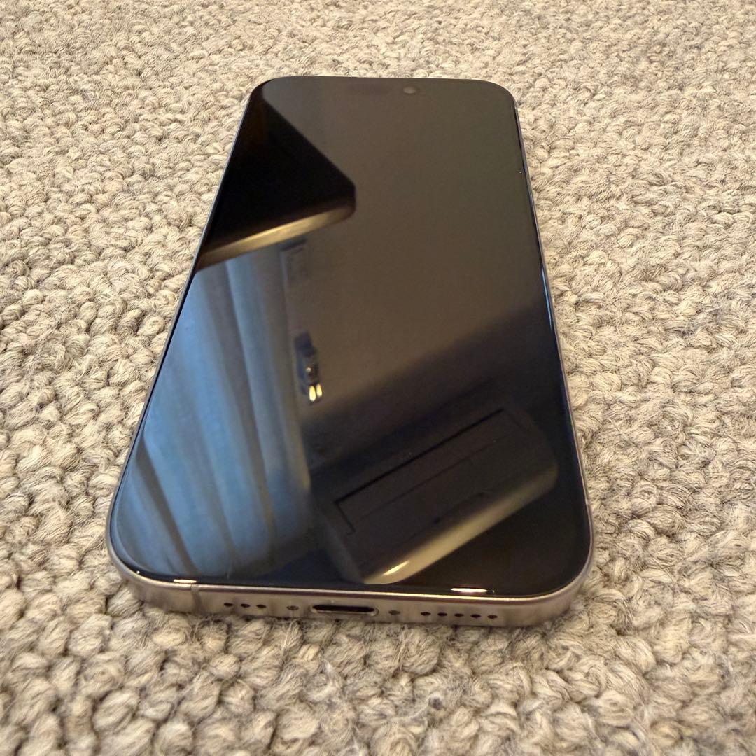 美品 iPhone15 pro 512GB チタニウム SIMフリー