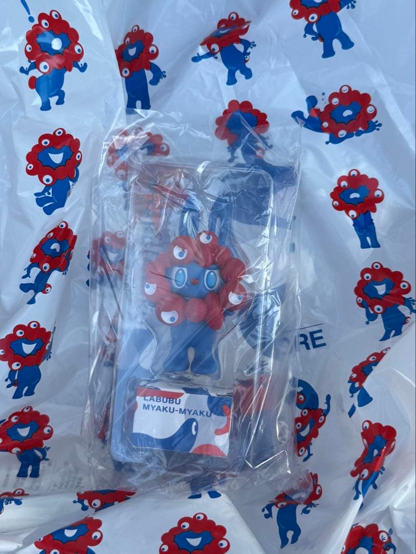 LABUBU MYAKU-MYAKU ストラップ付フィギュア　万博