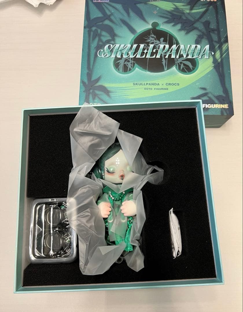 POPMART SKULLPANDA X CROCS 限定フィギュア