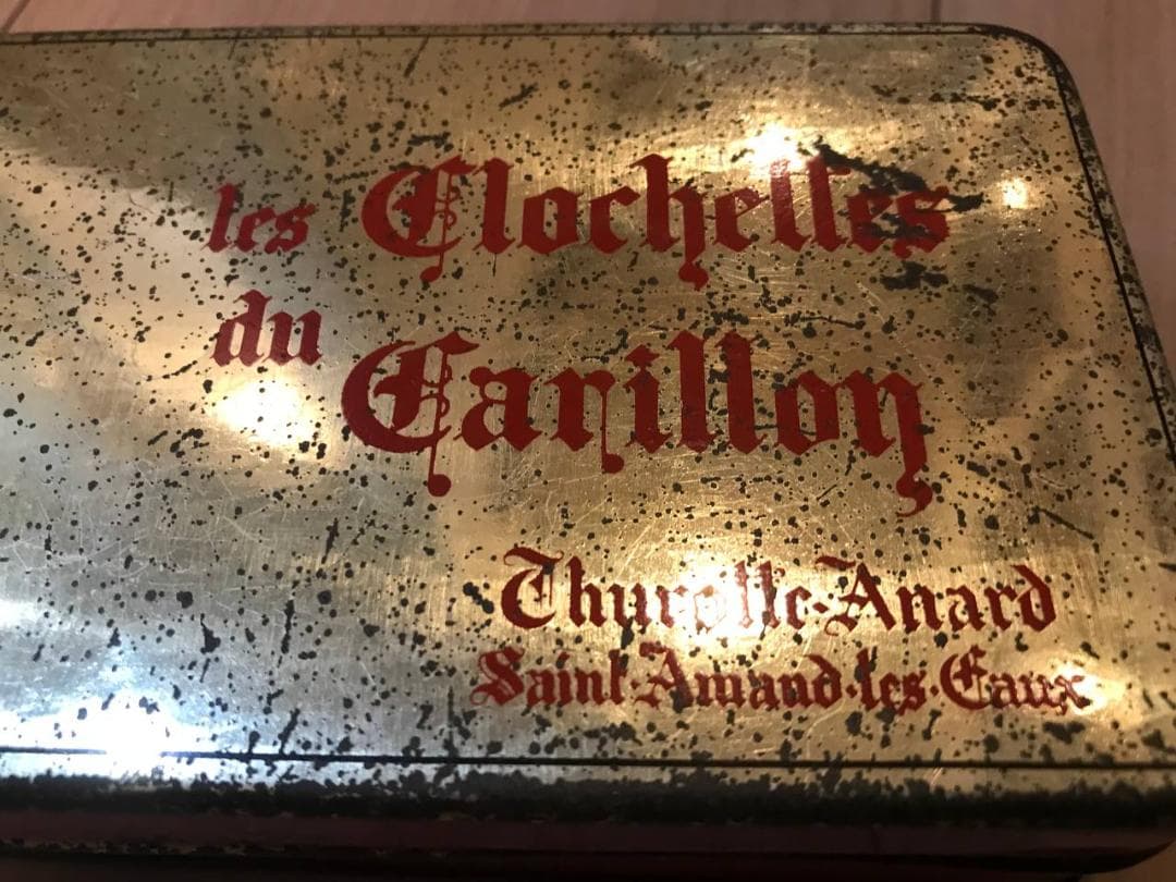 ブリキ缶　【レア！】年代不明　フランス　カリヨンの鐘