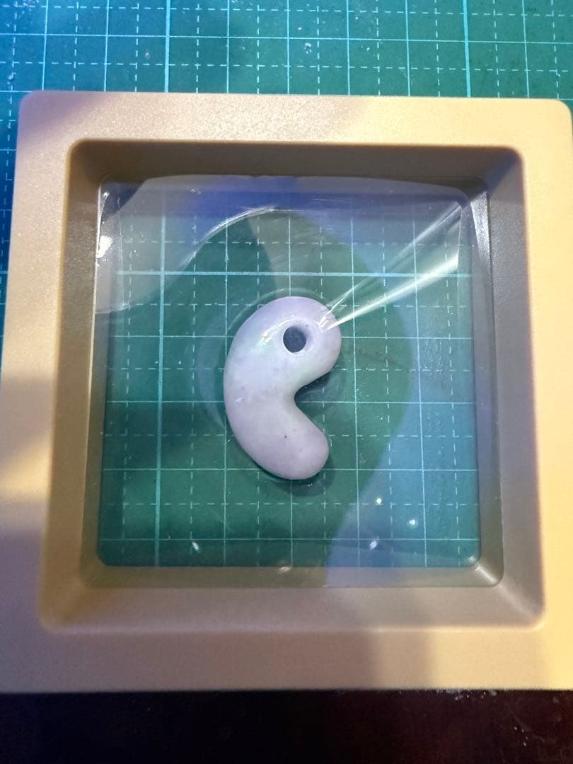 見事な素晴らしい透光性‼️糸魚川ラベンダー翡翠‼️希少‼️送料無料‼️破格出品‼️