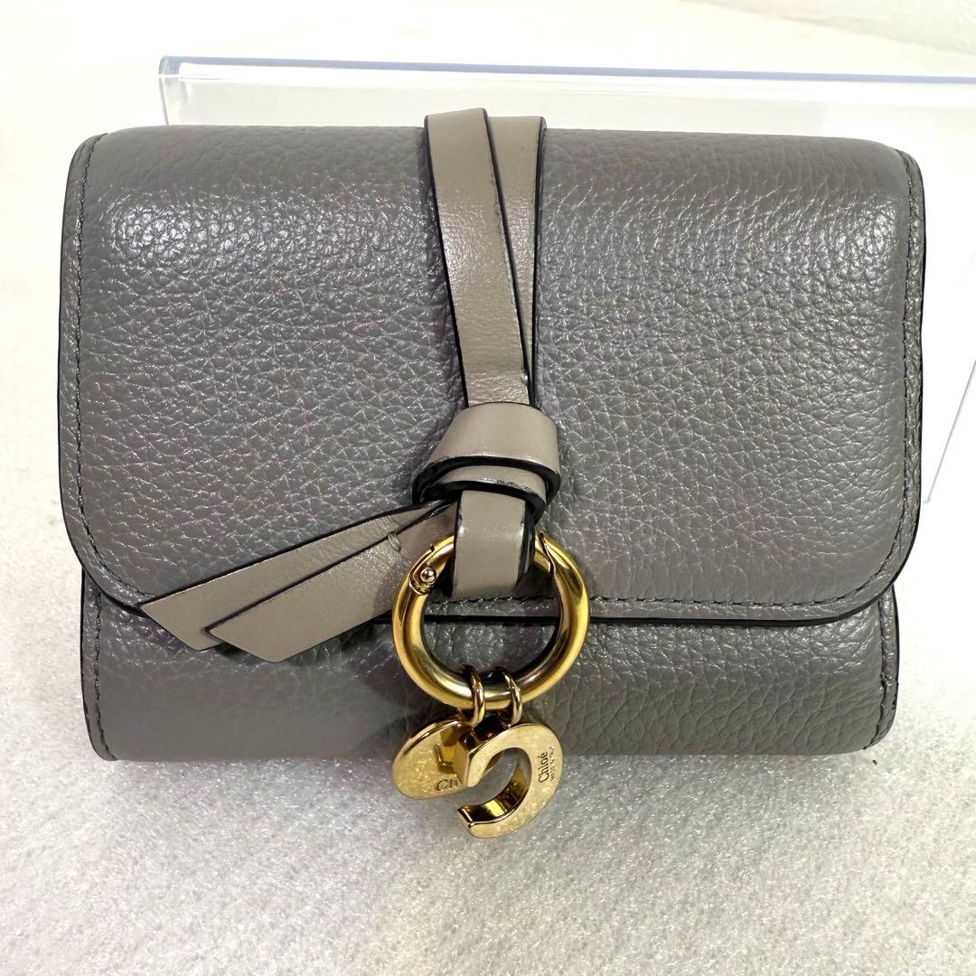 美品　クロエ 三つ折り財布　スモールトリフォールド　 アルファベット　グレー