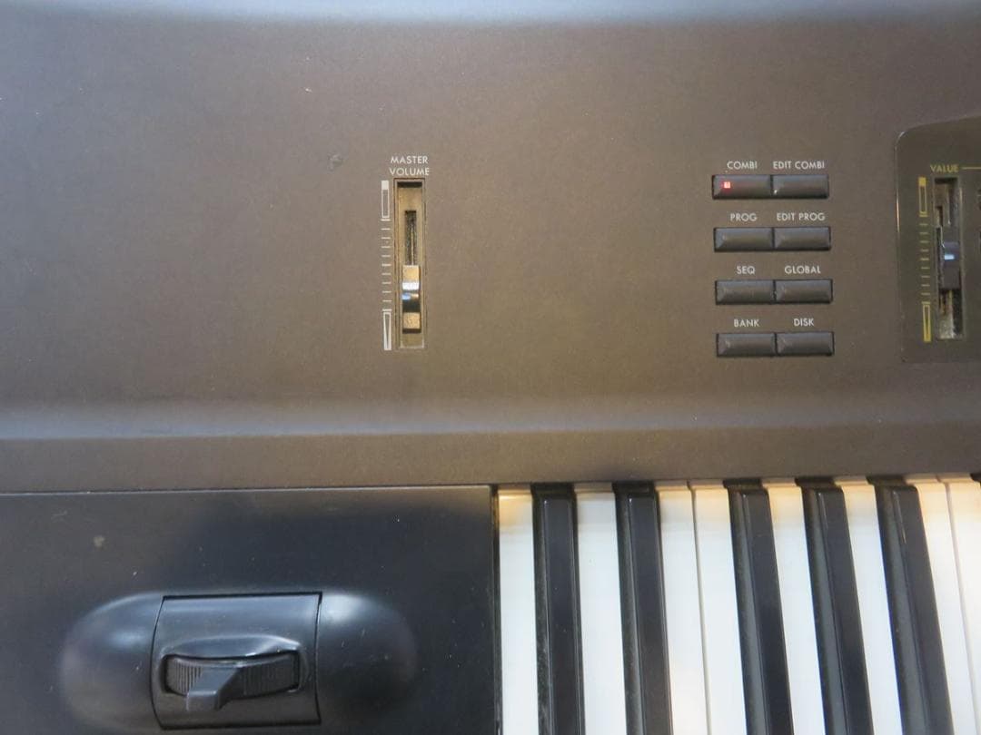 鍵盤楽器 Korg 01/w fd 61 keys