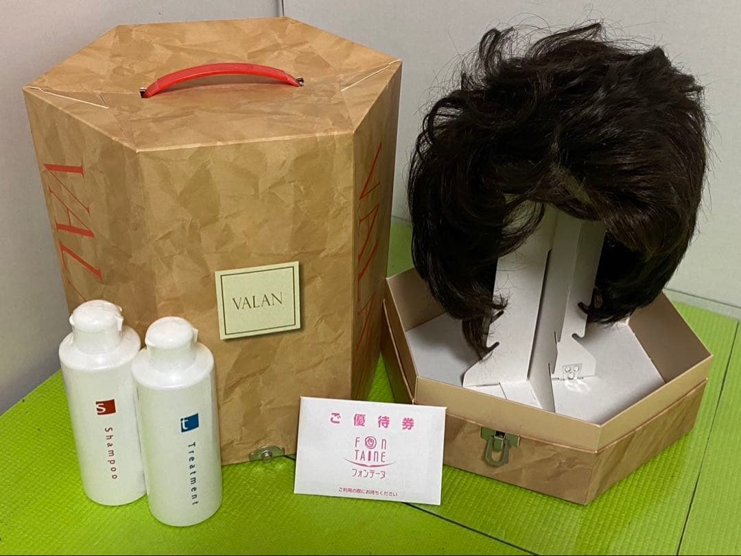 《値下げ》【美品】フォンテーヌ　ショート　パーマ　ウィッグ　専用ケース付