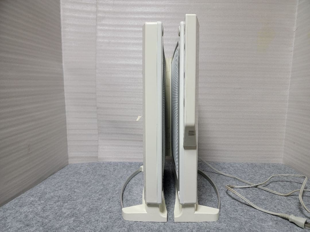 かなり暖かい　コンパクト二つ折り　電気ヒーター　(パネルヒーター)