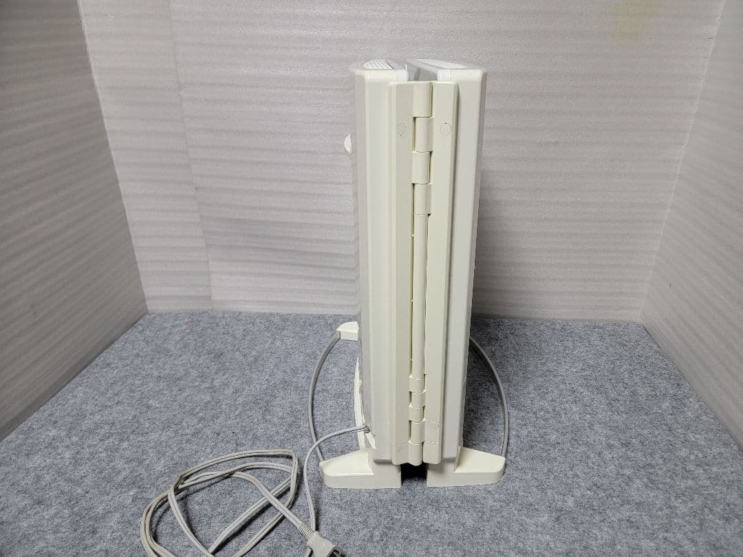 かなり暖かい　コンパクト二つ折り　電気ヒーター　(パネルヒーター)