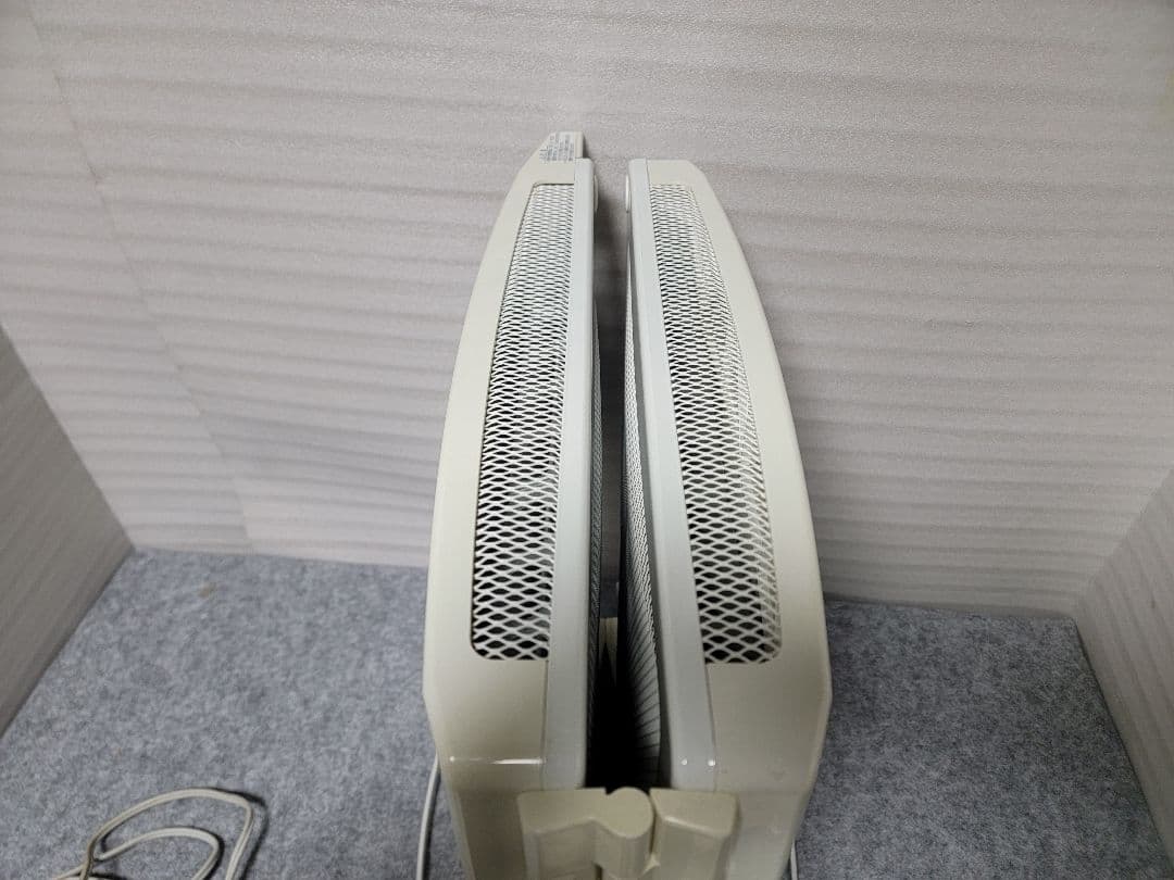 かなり暖かい　コンパクト二つ折り　電気ヒーター　(パネルヒーター)