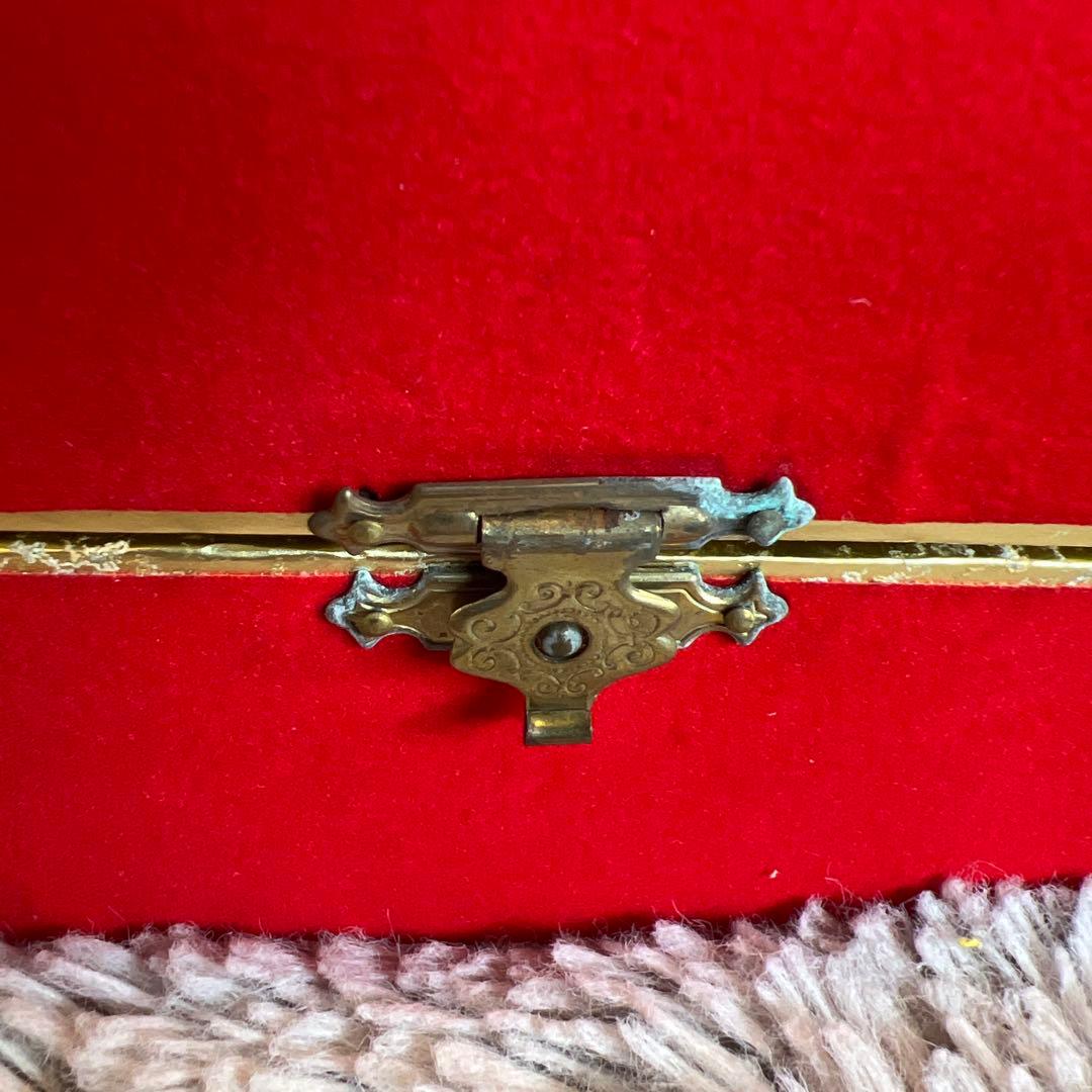 バカラ製の美しいデザインのCAMUSコニャック