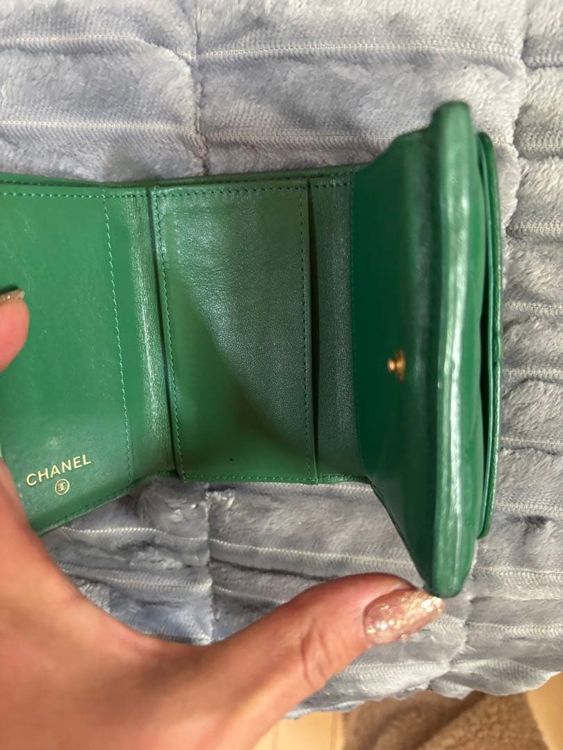 CHANEL シャネル　19三つ折り財布　ディズヌフ