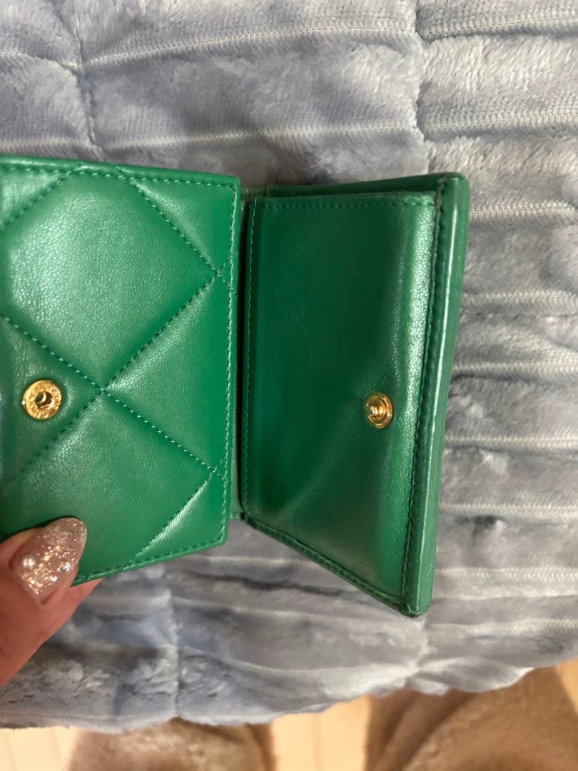 CHANEL シャネル　19三つ折り財布　ディズヌフ