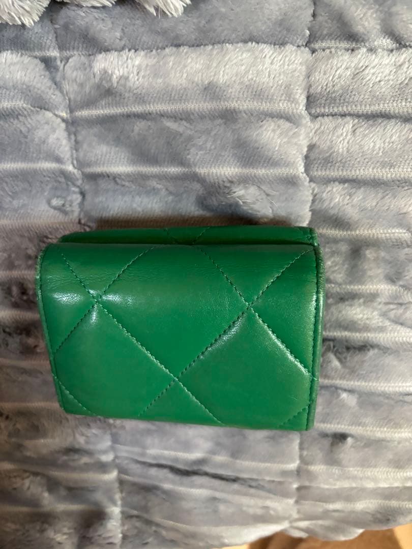 CHANEL シャネル　19三つ折り財布　ディズヌフ