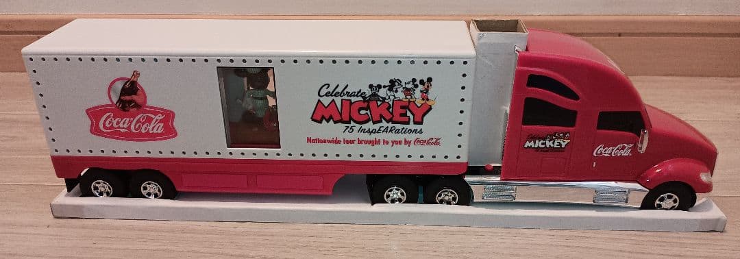限定品　コカコーラ　ミッキー コラボ　ツアートラック