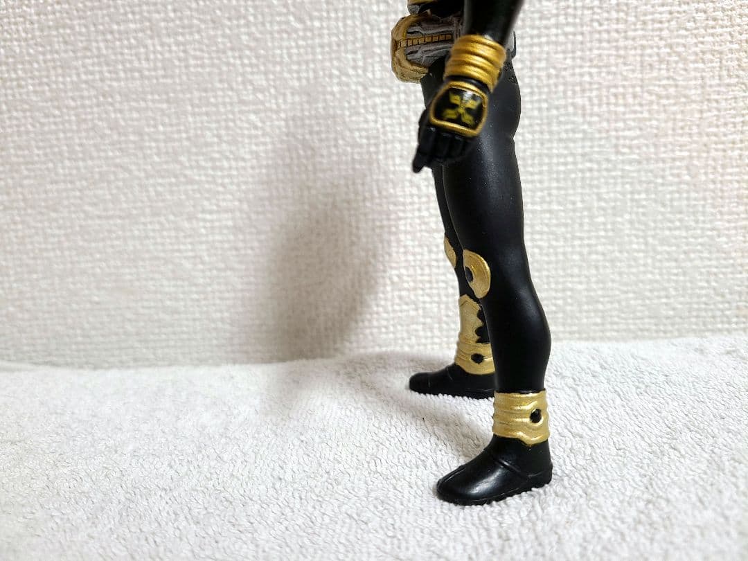仮面ライダークウガ ライジングマイティ ブラックバージョン ソフビ