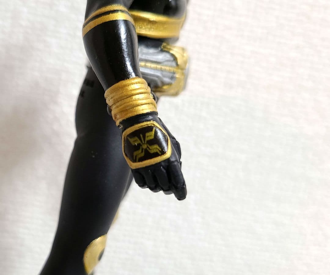 仮面ライダークウガ ライジングマイティ ブラックバージョン ソフビ