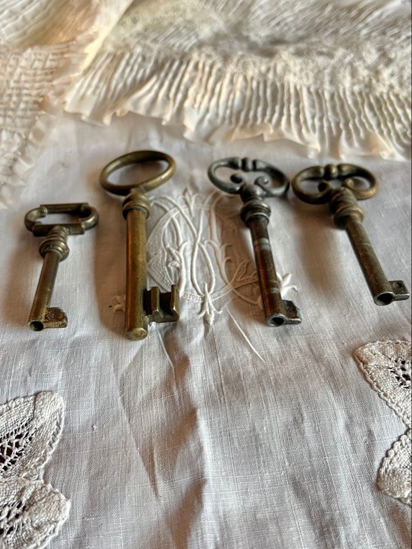 ◆フランスアンティーク｜古い鍵デザインキーセットブロンズシルバー装飾輪っか