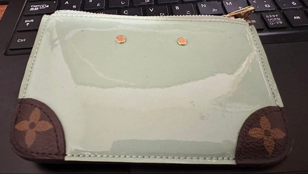 ルイヴィトン ヴェルニミロワール ポシェットクレ ケース グリーン