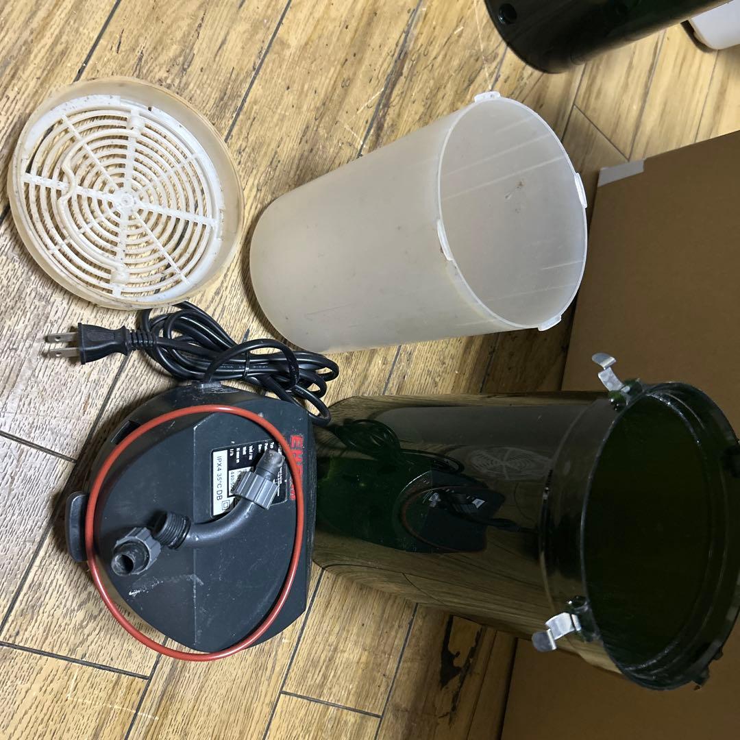 エーハイム2215 1台、2213 4台、サブフィルター用 2台、その他