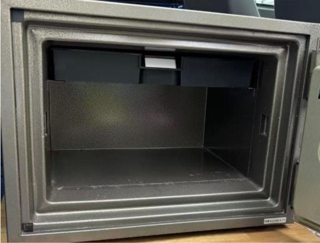 中古美品　コクヨ ホームセーフ 耐火金庫 コンピューターロックHS-E10