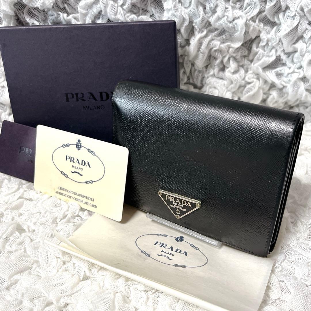 PRADA ブラック 二つ折り財布　サフィアーノレザー　黒　三角　トライアングル